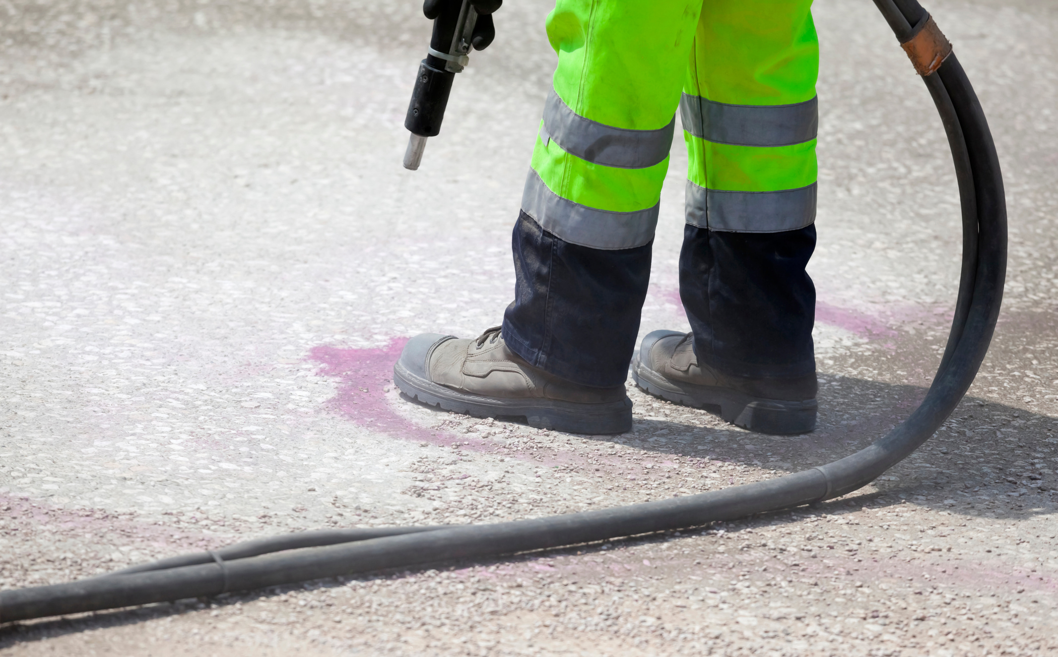 Removal of Graffiti with Dustless Blasting